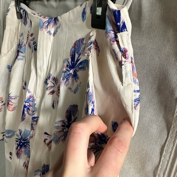ASTR The Label Floral White Shorts Coastal Boho Summer Vacation 3.5” Inseam - Picture 3 of 7